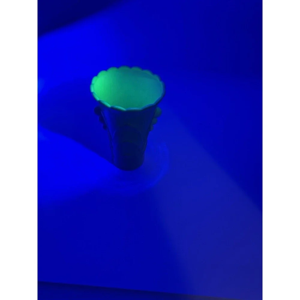 Vintage Anchor Hocking Vitrock Vase 5¼” Green & White Art Deco Uranium Glow